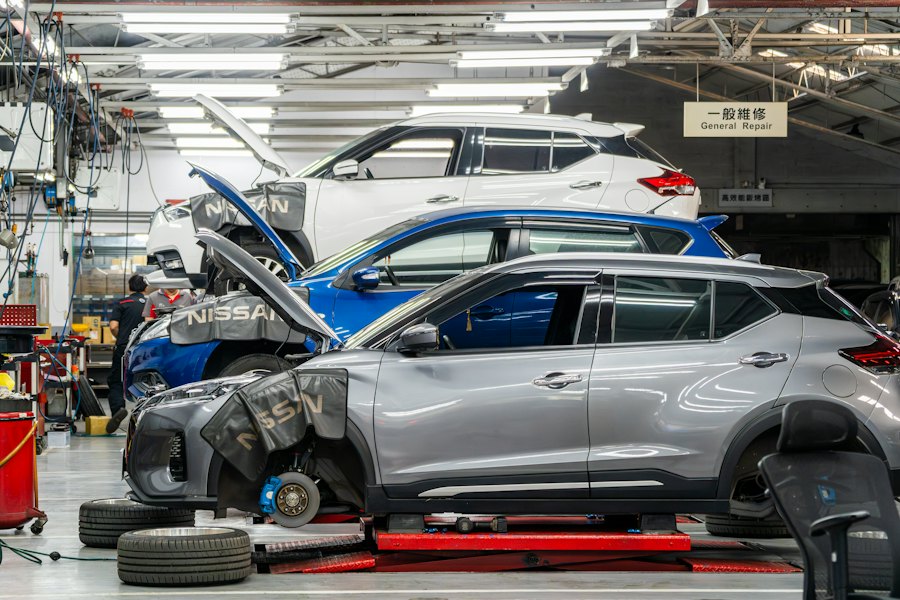 Auto in riparazione in officina